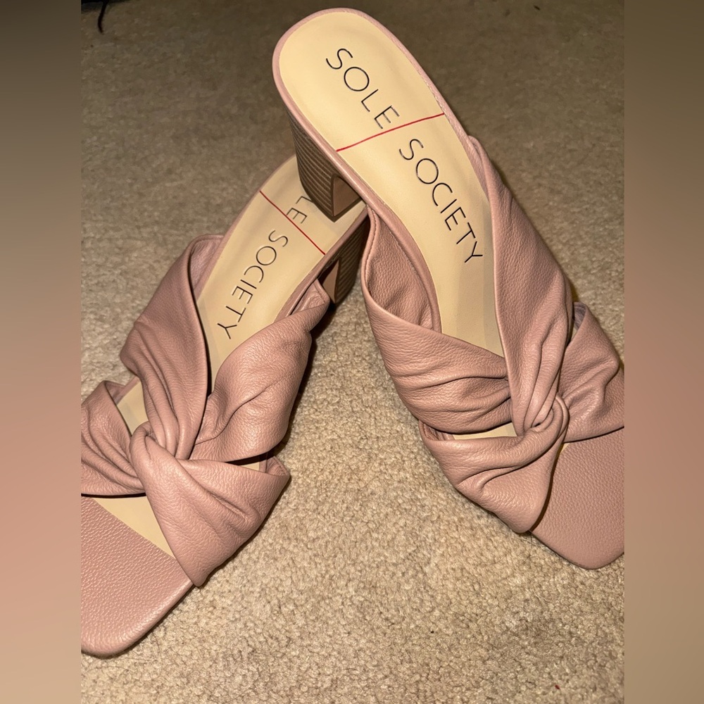 Sole Society Women's Mauve Knotted Mules - Picture 2 of 3